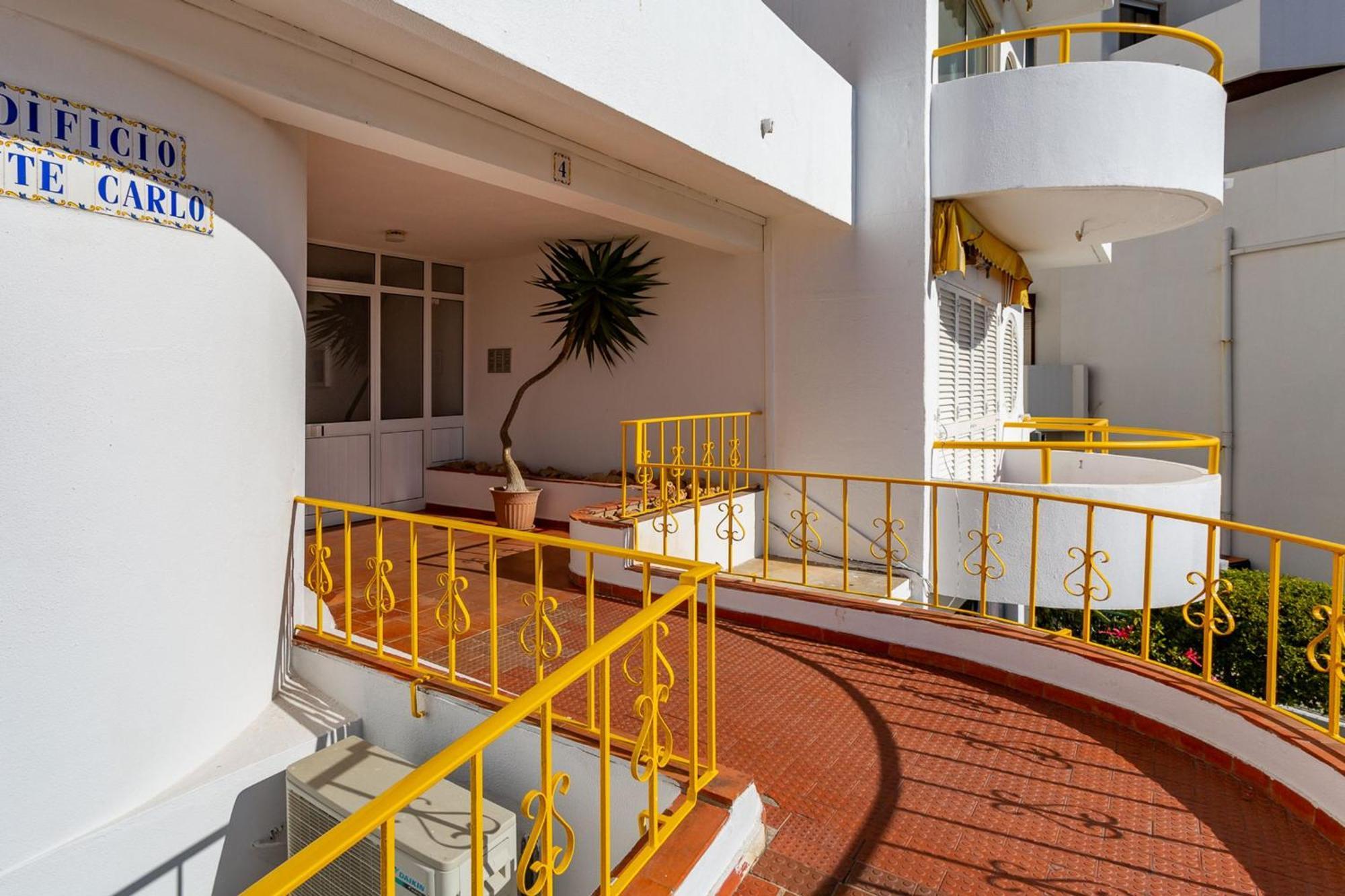 Typical T2 In Albufeira W/ Balcony By Lovelystay المظهر الخارجي الصورة